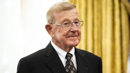 Legendary college football coach Lou Holtz enters hospice care: report Legendary college football coach Lou Holtz enters hospice care: report