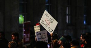 Anti-ICE Gang Attacks L.A. Restaurant after Mistaking TSA Agents for ICE