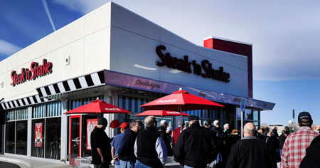 Steak ‘n Shake Pledges ,000 Trump Account Match for Employees’ Newborns
