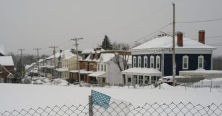 Consumer Confidence Plunges to Lowest Since 2014 as Outlook Sours