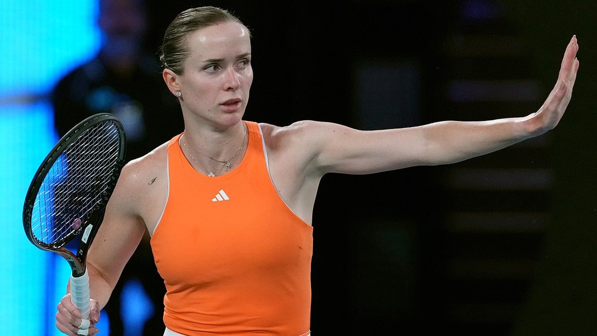 Elina Svitolina gestures