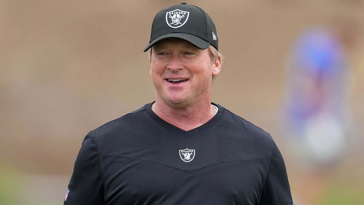 Jon Gruden at a joint practice in 2021